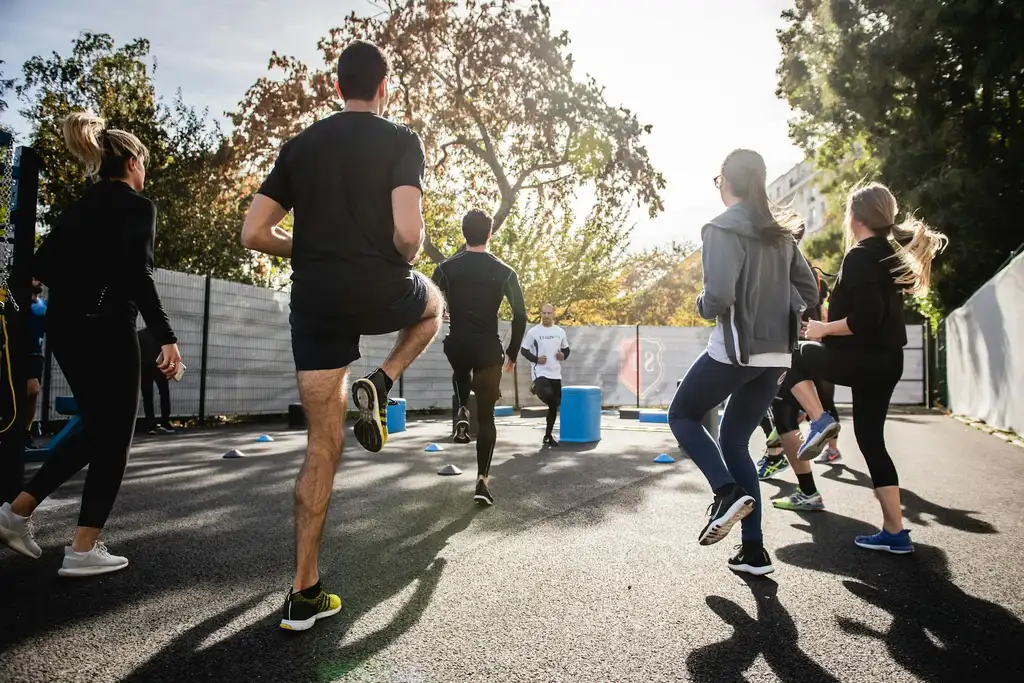 Miembros entrenando juntos